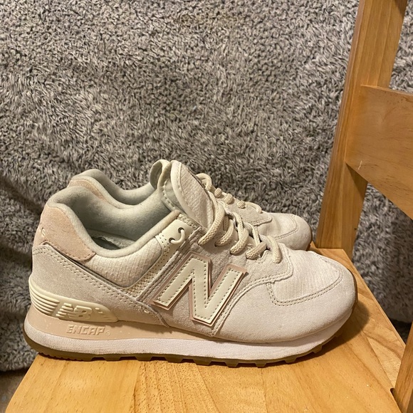 new balance sneakers - Picture 2 of 4